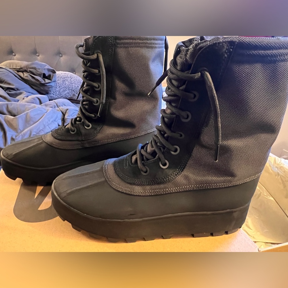 Yeezy 950 (2023) pirate black